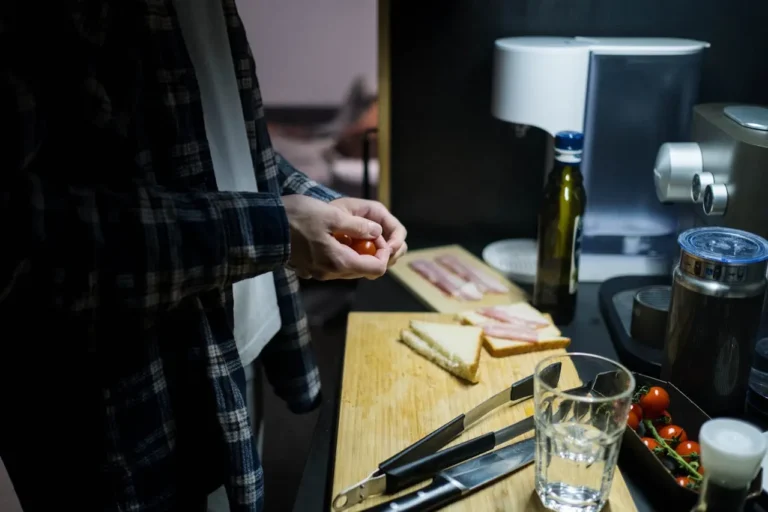 what is a dark kitchen